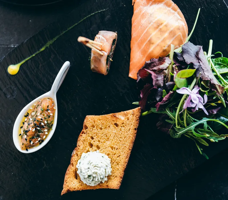 repas servis : plats a la carte - Les entrées froides : Déclinaison de saumon
